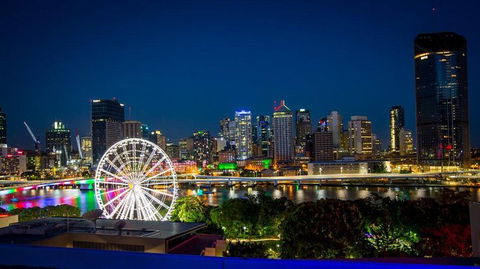 Green Cabs Brisbane Tours - Kawana Tourism 0