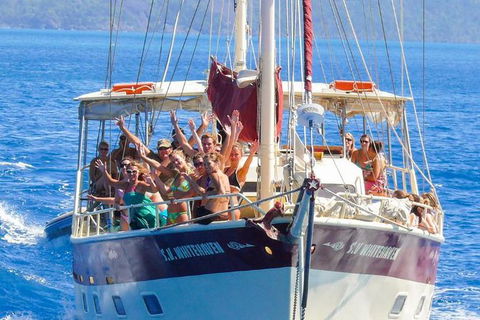 2-Day Whitsundays Sailing Adventure: SV Whitehaven - Kawana Tourism 5