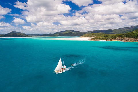 2-Day Whitsundays Sailing Adventure: Summertime - Kawana Tourism 0