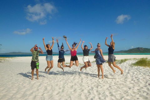 2-Day Whitsundays Sailing Adventure: Summertime - Kawana Tourism 3