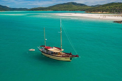 2-Day Whitsundays Sailing Adventure: Summertime - Kawana Tourism 11