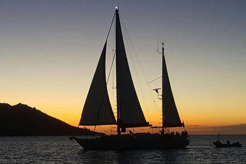 Magnetic Island Sunset Sail - Kawana Tourism 0