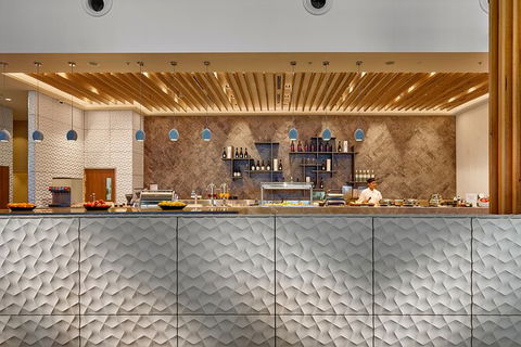 Brisbane Airport International Departure Plaza Premium Lounge - Kawana Tourism 5