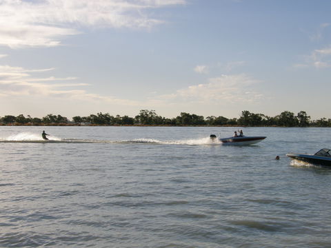 Moulamein Lake - Kawana Tourism 0