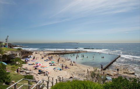 Oak Park Beach Cronulla - Kawana Tourism 0