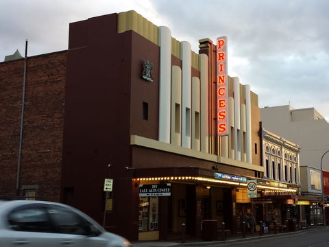 Princess Theatre & Earl Arts Centre - Kawana Tourism 0