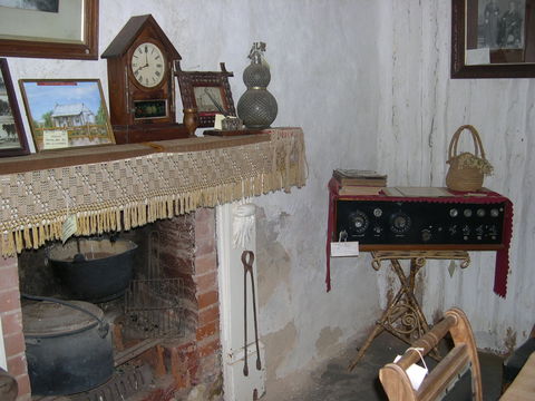 Early Settlers Cottage (Solly's Hut) - Kawana Tourism 1