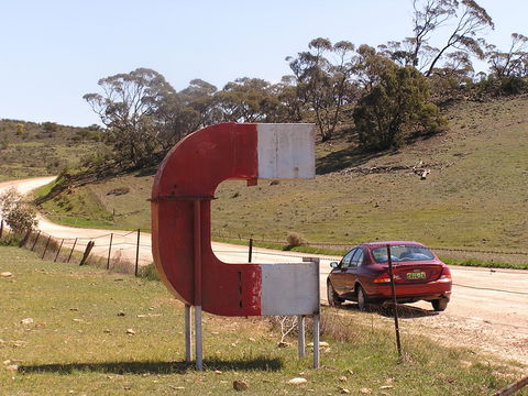 Magnetic Hill - Kawana Tourism 0