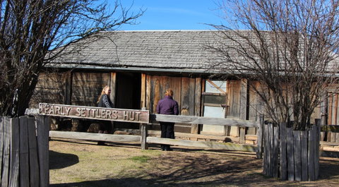 Early Settlers Hut - Kawana Tourism 1