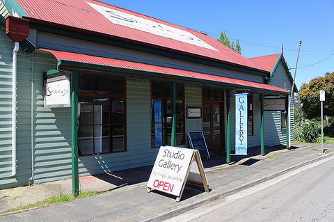 The Art Of Richard Stanley, Studio And Gallery - Kawana Tourism 1