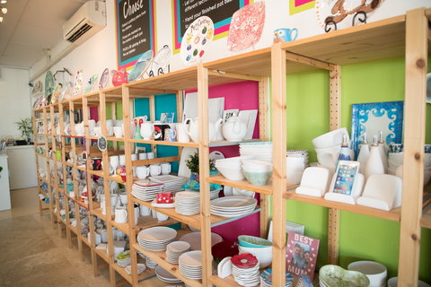 Colour My Pot - Kawana Tourism 0