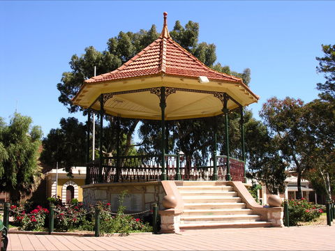Gladstone Square - Kawana Tourism 0