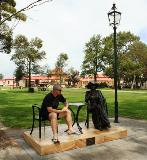 Gladstone Square - Kawana Tourism 1