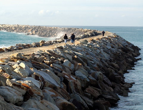 Iluka Break Wall - Kawana Tourism 0