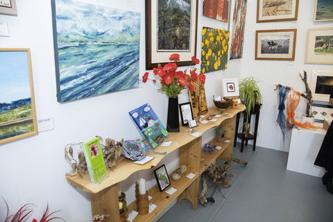 Lovett Gallery Cygnet - Kawana Tourism 0