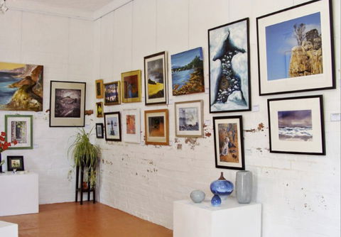 Lovett Gallery Cygnet - Kawana Tourism 2