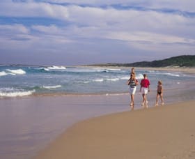 Soldiers Beach - Kawana Tourism 0