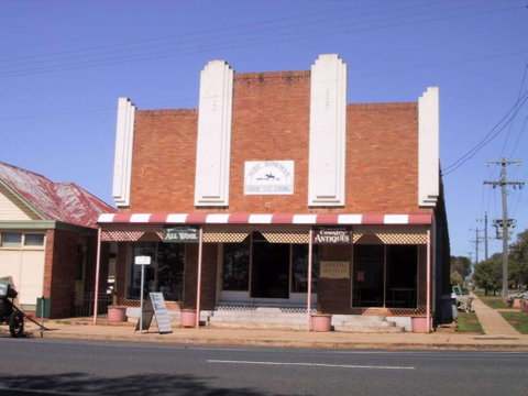 Talbragar Country Antiques - Kawana Tourism 0
