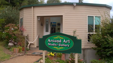 Around Art Studio/Gallery - Kawana Tourism 0