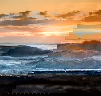 Guillotines Surf Break - Kawana Tourism