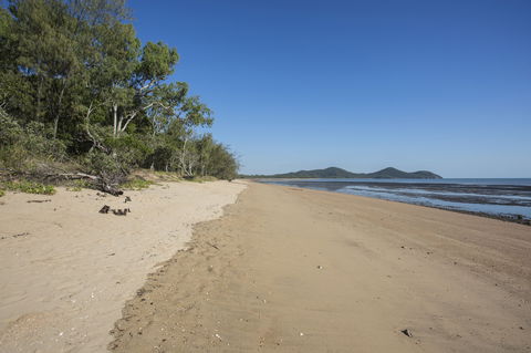 Smalleys Beach - Kawana Tourism 0