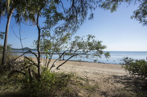 Smalleys Beach - Kawana Tourism 2