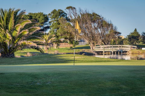 South Lakes Golf Club - Kawana Tourism 0