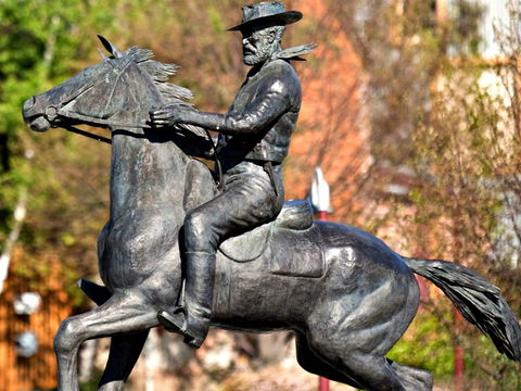Thunderbolt's Statue And Constable Walker Memorial - Kawana Tourism 0