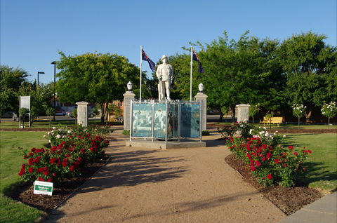 WW1 Memorial Park - Kawana Tourism 0