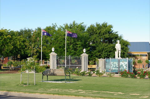 WW1 Memorial Park - Kawana Tourism 1