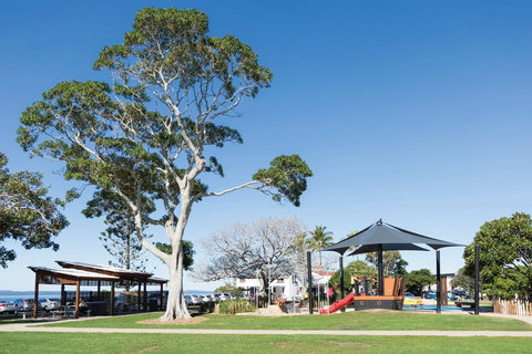 Eddie Santaguiliana Way - Kawana Tourism 0