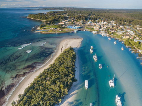 Huskisson - Kawana Tourism 1