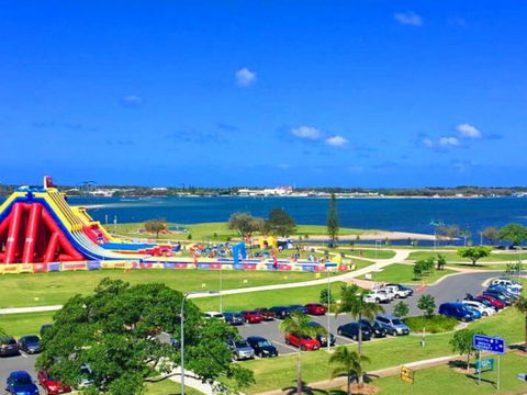 The Big Wedgie - Kawana Tourism 0