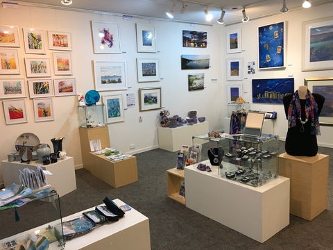 Batemans Bay Visitors Centre Art Gallery - Kawana Tourism 0