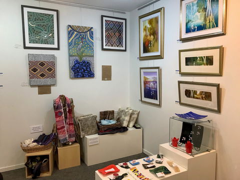 Batemans Bay Visitors Centre Art Gallery - Kawana Tourism 1