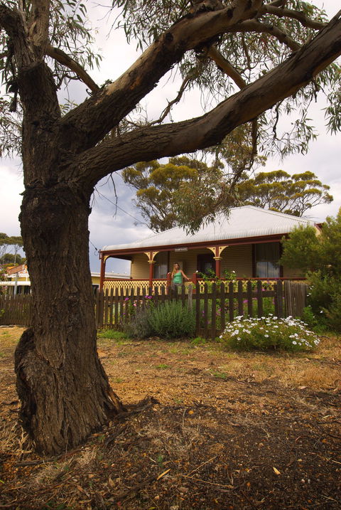 Dance Cottage Museum - Kawana Tourism 0