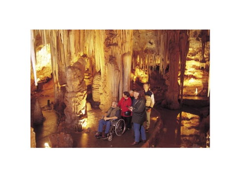 Tantanoola Caves - Kawana Tourism 0