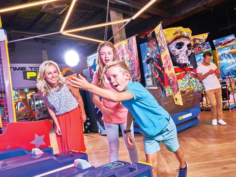 Timezone Coolangatta - Kawana Tourism 1