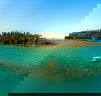 Airlie Beach Glass Bottom Boat Tour - Kawana Tourism