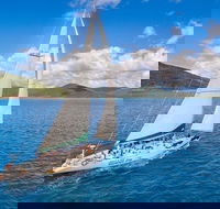 2-Night Whitsundays Sailing Cruise incl. Whitehaven Beach  Great Barrier Reef - Kawana Tourism