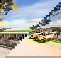 Two Hands Wines 'Flagship Vineyard Experience' - Kawana Tourism
