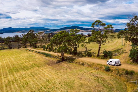 Tasmanian Wine Tour - Kawana Tourism 9