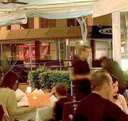 Domanis Cafe Restaurant Bar - Kawana Tourism