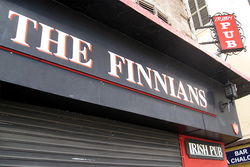 Finnian's Irish Tavern - Kawana Tourism 3