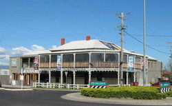 The Oxford Bathurst - Kawana Tourism 3