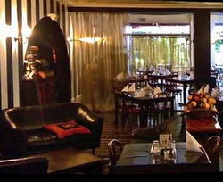 The Queenscliff Historic Royal Hotel - Kawana Tourism 3