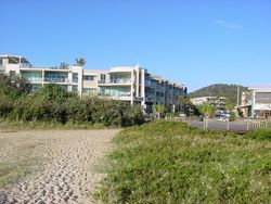 Cabarita Beach Bar & Grill - Kawana Tourism 3