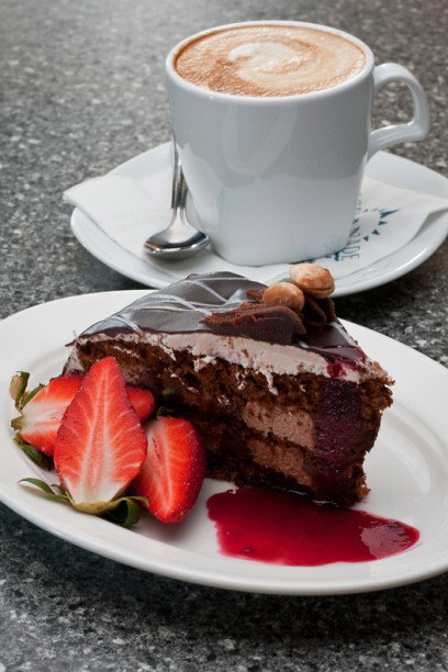Promenade Lounge Bar - Kawana Tourism 1