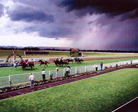 Hawkesbury Race Club - Kawana Tourism 0