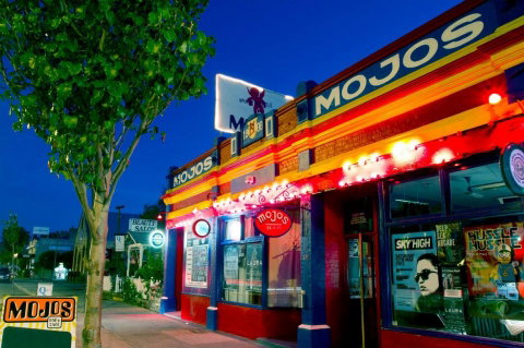Mojo's Bar - Kawana Tourism 0
